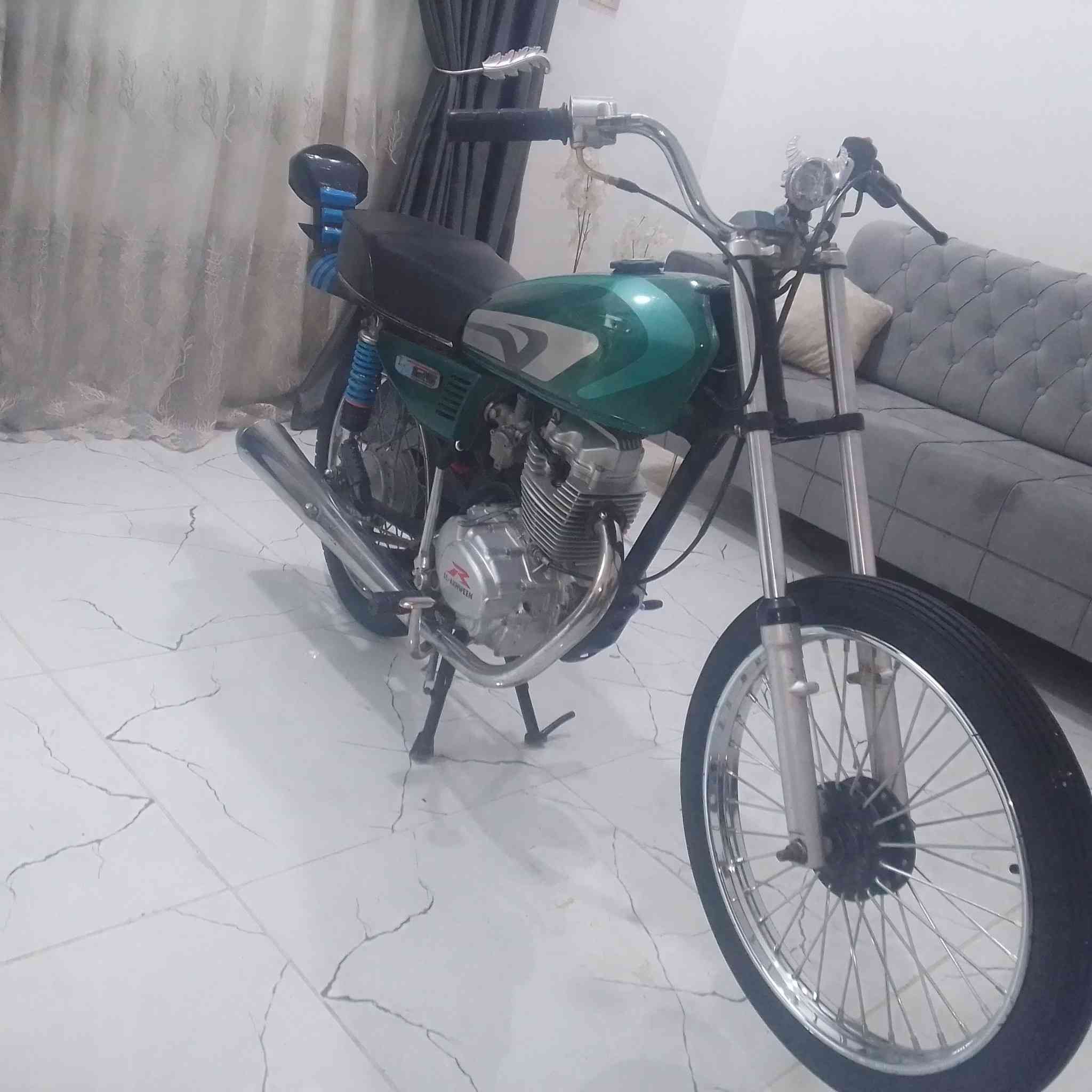 سلام عليكم دراجه للبيع كلك شاصي 23مكينه 24 وتعميره 25 سعر 500 مفتوحة ولفات والدراجه  شلعه شك الكاع ومعدل رقمي ***********
