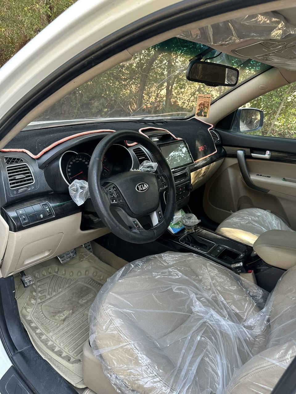 السلام عليكم
سورنتو 2015 خليجي

محرك 4 سلندر 

طابوكة جديدة 

بصمة تشغيل

2 بصمة ابواب

بصمة جنطة

تحكم استيرن فول جهتين

ويل كروم فراشة حجم 19

اشاير بالمري

تثبيت سرعة

مري شفط

3 قطع تبريد

صبغ شبرين من البنيد و  نص الجاملغ الامامي

نظام اقتصادي ايكو

7 راكب,(السعر)160. بي مجال بسيط 

يدات الابواب نيكل

العنوان: النجف الاشرف 

***********
