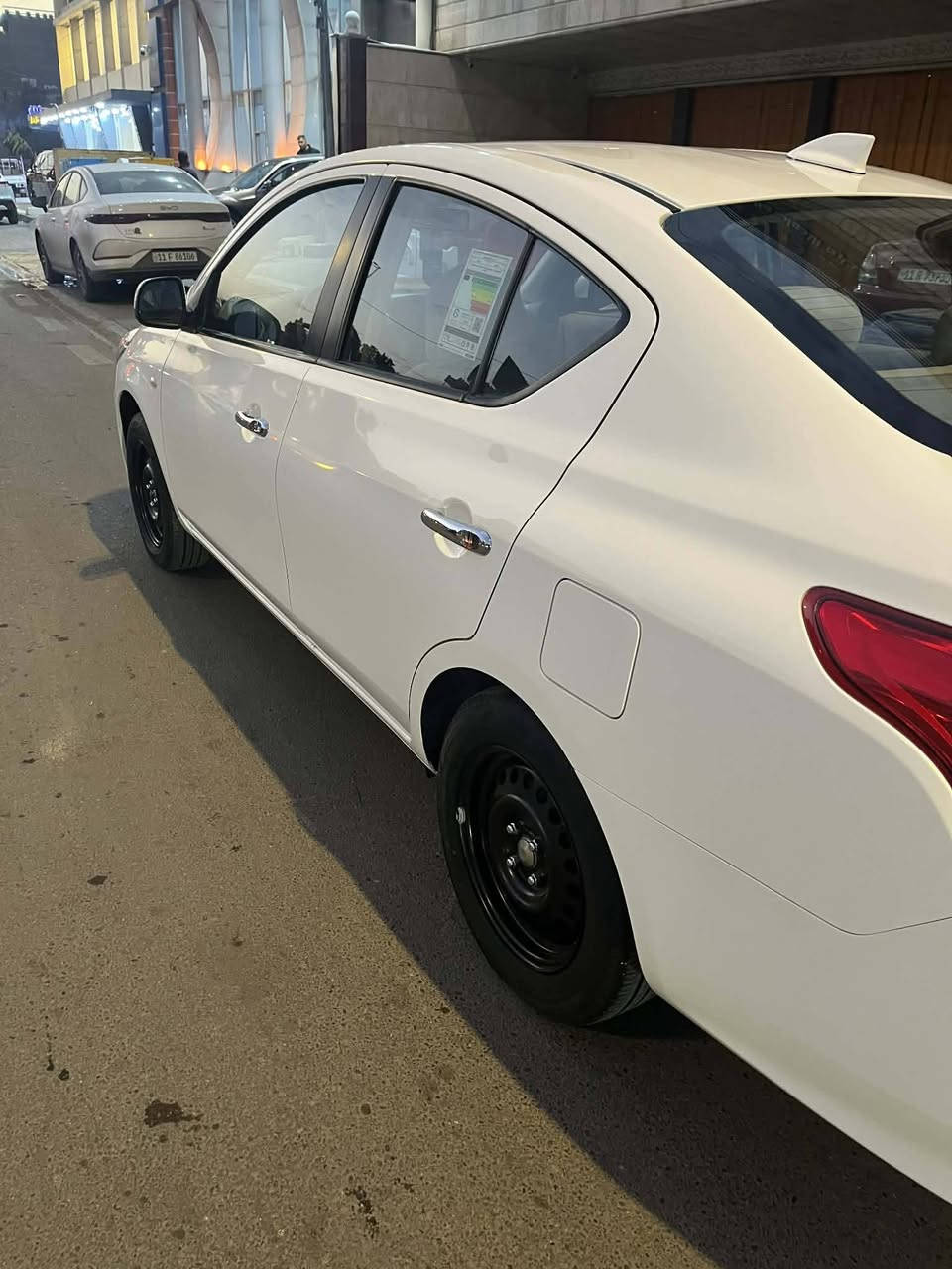 السلام عليكم سني ٢٠٢٥ هندية شركه السور البليته الزركه ام الضمان السيارة جديده ماشية ٢٠ الف مكانها بغداد الكراده السعر ١٢٧ وبيها مجال للإستفسار ***********
