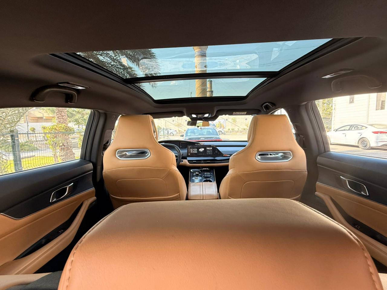 🚘 للبيع | شانجان 2022 يوني كي
إذا تدور سيارة حديثة، فخمة، مواصفاتها تخبل و سعر معقول… هاي تفيدك 😎🔥

📍 رقم بغداد

📍 محرك 2000 توربو

📍 لون ابيض 

📍 العداد: 72 ألف كيلو فقط (قابل للزيادة)

📍السيارة خاضعة لضمان شركة البخيت 

مكفوله 

(وكالة شانجان في العراق )

✨ أبرز المواصفات:

 • شاشة كبيرة + 3 شاشات للعدادات

 • سستم صوت Sony + سماعات بمقعد السائق 🎶

 • ويل ضخم 21 إنج 🛞

 • 5 كاميرات رؤية كاملة

 • رادارات (أمامية + جانبية + خلفية)

 • مانع تصادم

 • إنارة LED

 • مقاعد جلد (تدفئة + تبريد + خزن ميموري)

‏ • Auto Hold

 • فور ويل (دفع رباعي)

 • 3 وضعيات قيادة (Eco – Normal – Sport)

 • جنطة كهرباء

 • بصمة + دخول ذكي

 • تشغيل عن بعد

 • تسجيل DVR اثناء القيادة

السعر 30 مليون 

📍 الموقع: بغداد

📞 للتواصل ***********
