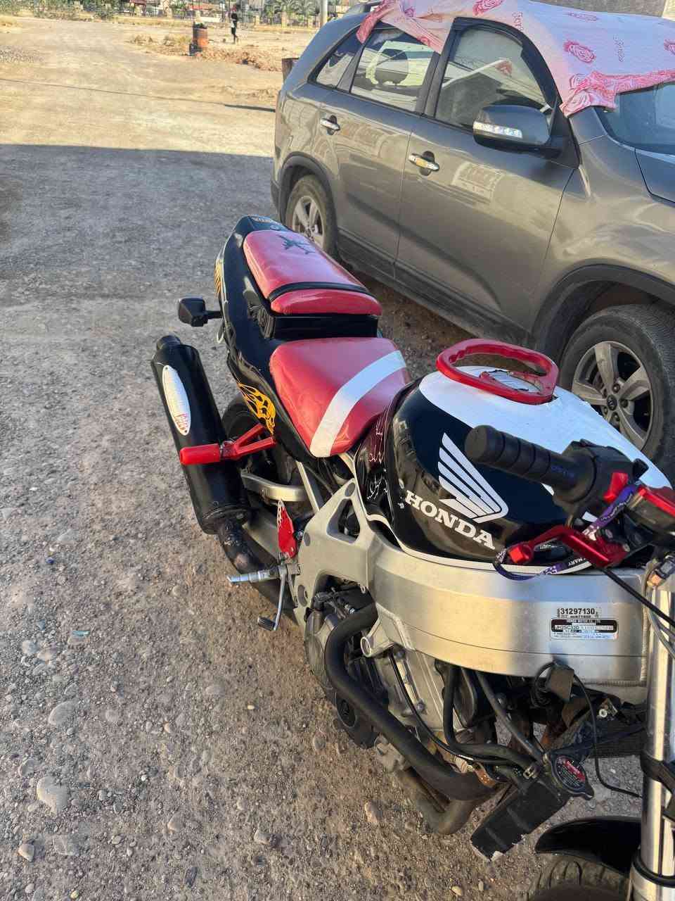 السلام عليكم دراجه بطح 919rr
محرك وكير كفاله ما مفتوح 

كفرتها كامله بدون نقص 

اوراق بيها

درجة كامله بدون نقص 

مكان الدراجه تكريت 

سعر 14

***********
