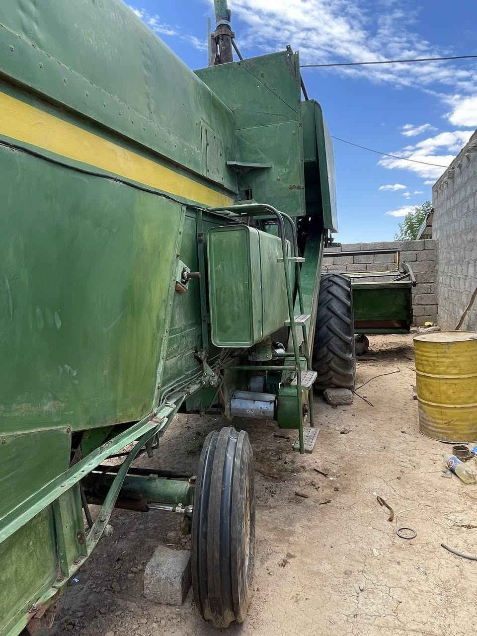 🚜✨ للبيع حاصودة جون دير الأصلية – جاهزة للعمل ✨🚜

للبيع حاصودة جون دير بحالة ممتازة، معمر كامل وجاهزة للعمل مباشرة بدون أي نقص، مناسبة لموسم حصاد القمح والشعير وتتحمل العمل الثقيل بكل قوة.

✅ جاهزة للعمل فوراً
✅ معمر كامل
✅ هيدر كامل وسليم
✅ محرك قوي وأداء ممتاز
✅ ماكينة عملية ومجربة بالميدان
✅ مناسبة للمزارعين وأصحاب المشاريع الزراعية

📍الموقع: سنجار – ناحية شمال - مجمع يرموك

💰 السعر مناسب 
📞 للاستفسار والتواصل:
***********

الماكينة فرصة ممتازة لمن يريد حاصودة قوية بسعر مناسب قبل بداية الموسم 🌾🔥

#جون_دير #حصادة #حصاد #معدات_زراعية #سنجار #قمح #شعير #للبيع #الزراعة #معدات_ثقيل

::
