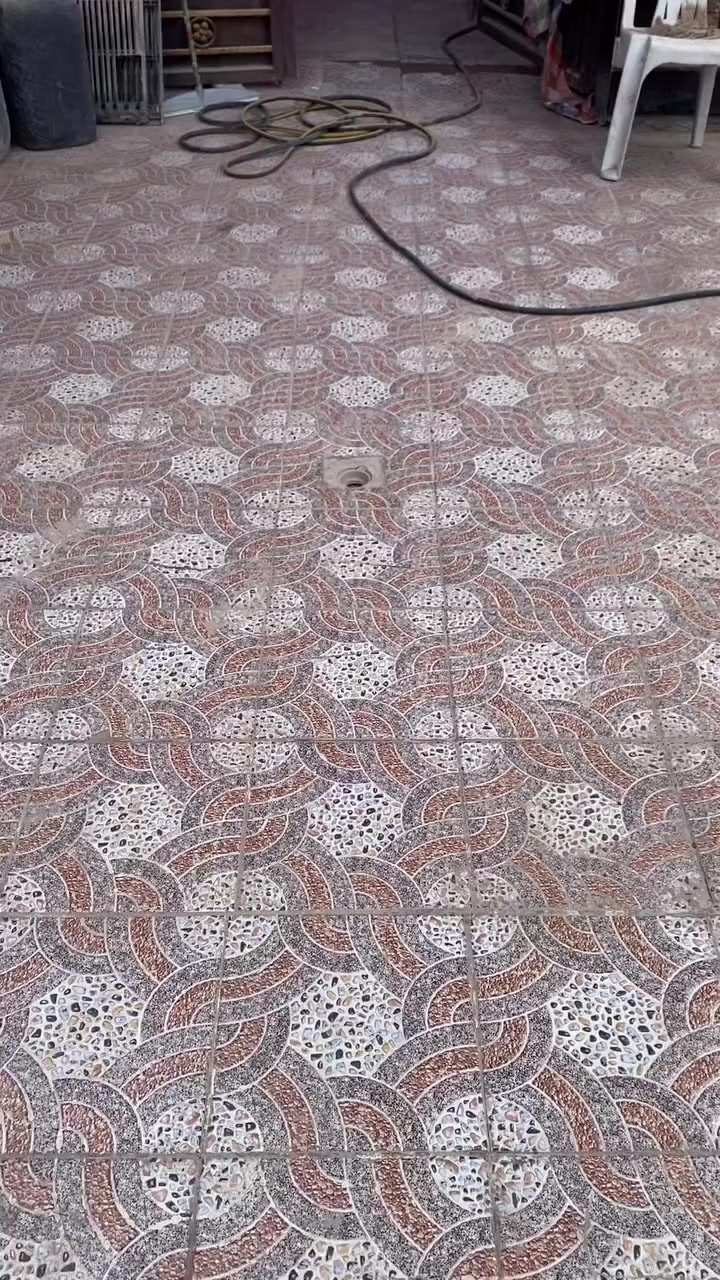 بيت للبيع مساحته 120 متر
يحتوي ع 4 غرف نوم 
3 حمامات 
وصاله و هول داخلي  و مطبخ 
سعر مناسب 
عنوانه حي تراث شارع قائد الشمري 
*********** هذا الرقم واني بخدمتك
