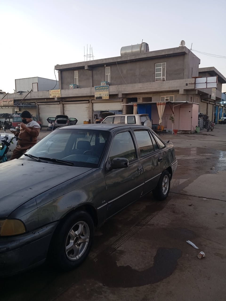 السلام عليكم دايو سلو موديل 94 سياره جاهزه من كلشي تخم تايرات اربعه كلهن جديد و باتري جديد محرك وصدر  مابيهه نقص رقم انبار صاحب سياره موجود بأي اليوم يحول سياره حاضر سعره (٢٢) ورقه وبيها مجال مكاني رمادي زراعه
***********
