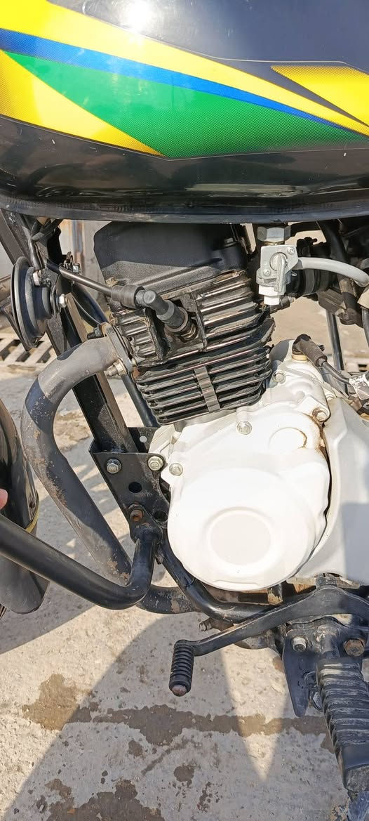 سلام عليكم دراجه بوكسر 23 للبيع مكفوله من كلشي جيب فيتر وتعال خير من الله الدراجه مابيهة اي نقص لا تنقص ولا تبخر مكينه ناعمه اكلجات معدل شلعه مكان الحسينيه مال راشدية مرقم بسمي تحويل اي يوم تريد السعر {مليونين 2}

(***********)📞
