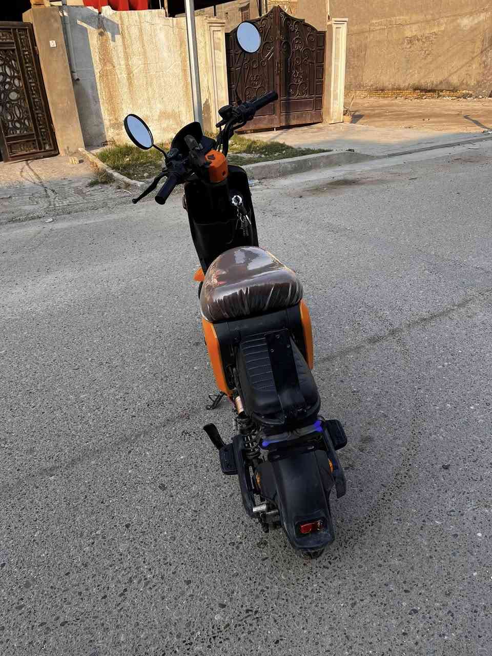 السلام عليكم 
دراجه ريان R10 للبيع 
تشغيل بصمه و سويج 
بطاريات نضيفه   🔋 
دراجه كامله بس الكشر شويه تعبان 
العنوان : المحمودية حي البتول 
الرقم :***********
السعر :345  وبيهة مجال 🪬
