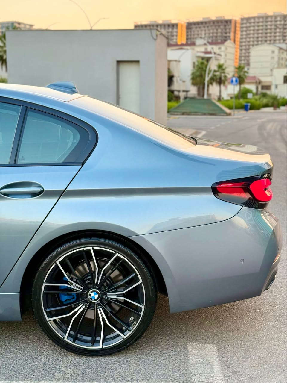 ‎سلام عليك .  للبيع  
 
BMW  520 M      2021

‎   سيارة  وارد المانی فول    🇩🇪

‎ضمان انتربول    
    
‎سيارة كلين بدون ضرر   بدون صبغ مكفول كفالة عامة

‎گير محرك كهرباي حدادي شرط فحس سونر 
      
Auto park  رادار

‎  سندوك شفط  

‎كشنات  متحرك مال 740    

‎5 بةردات

‎حساس 360
Eco-sport - comfort  نظام 

‎كشنات جلد هيتر   و  
2 کشن ميموري 
  
‎لايتات زينون لیزر متحرك علي ستيرن

‎داخل 10 الوان ليد 

‎باقي هواية مواصفات  ماذكر

‎سيارة ماشي    72000     mil 
   
‎ $ سعر مناسب جدا    298        🔥🔥

‎مكان سيارة اربيل 
***********‎    فايبر. و وتساب. كويسينجاك, أربيل
