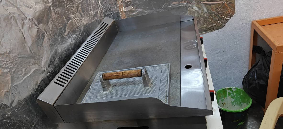 كريل بركر مستعمل اقل الشهر قياس 70سم
سطح الكريل ستيل غذائي حراري
يتكون من ثلاث شعلات ام الجداحه
الكريل نضيف جداً يعني اخو الجديد
راسلني او اتصل ع هذا الرقم او واتساب ***********
