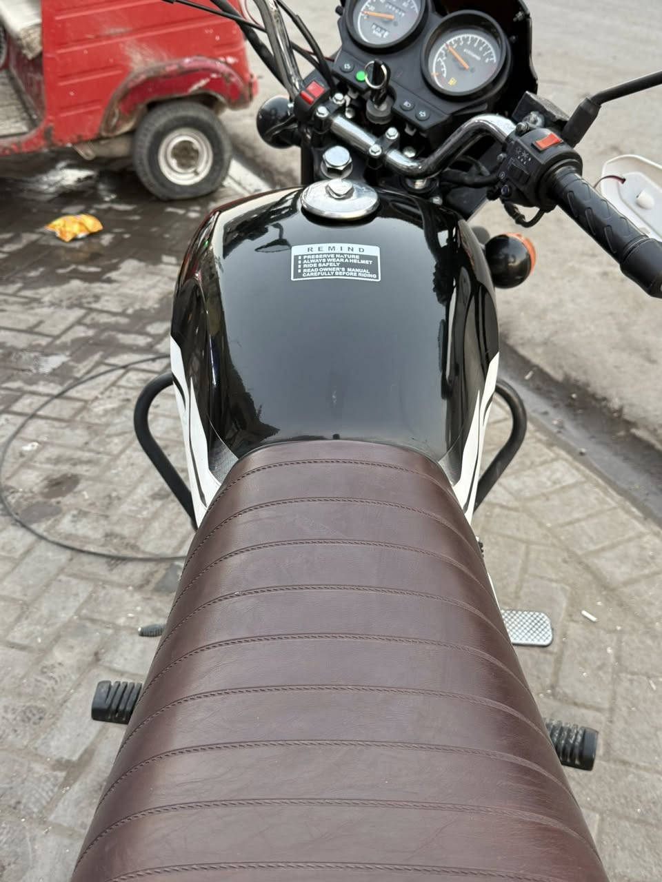 دايوان مديل 2023 طالع بل 2025رقم وسنويه بغداد دراجه خير ماشيه 7000 للبيع السعر مليونين 600 وبيه مجال مكاني بغداد الشعب ***********
