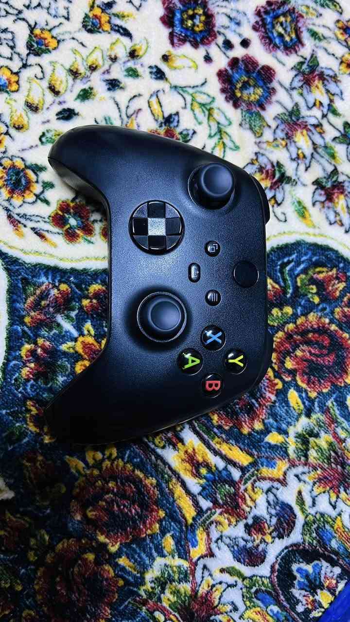 السلام عليكم  
للبيع Xbox Series X نسخة يابانية، إصدار 2022. الجهاز نظيف جداً وشبه جديد، استعمال خفيف.

يأتي معه:  
- 3 أقراص ألعاب  
- ألعاب محمّلة داخل الجهاز (من ضمنها Ark Raiders)  
- بطاريتان مع قاعدة شحن  
- شاشة قياس 24 بوصة بتردد 166Hz

📍 الموقع: بغداد – الزعفرانية  
💰 السعر: 650 

للجادين فقط، الجهاز جاهز للاستلام


**إذا كنت صاحب هذا الإعلان وتريد حذفه لأي سبب، رجاءا أرسل رسالة إلى الدعم الفني**