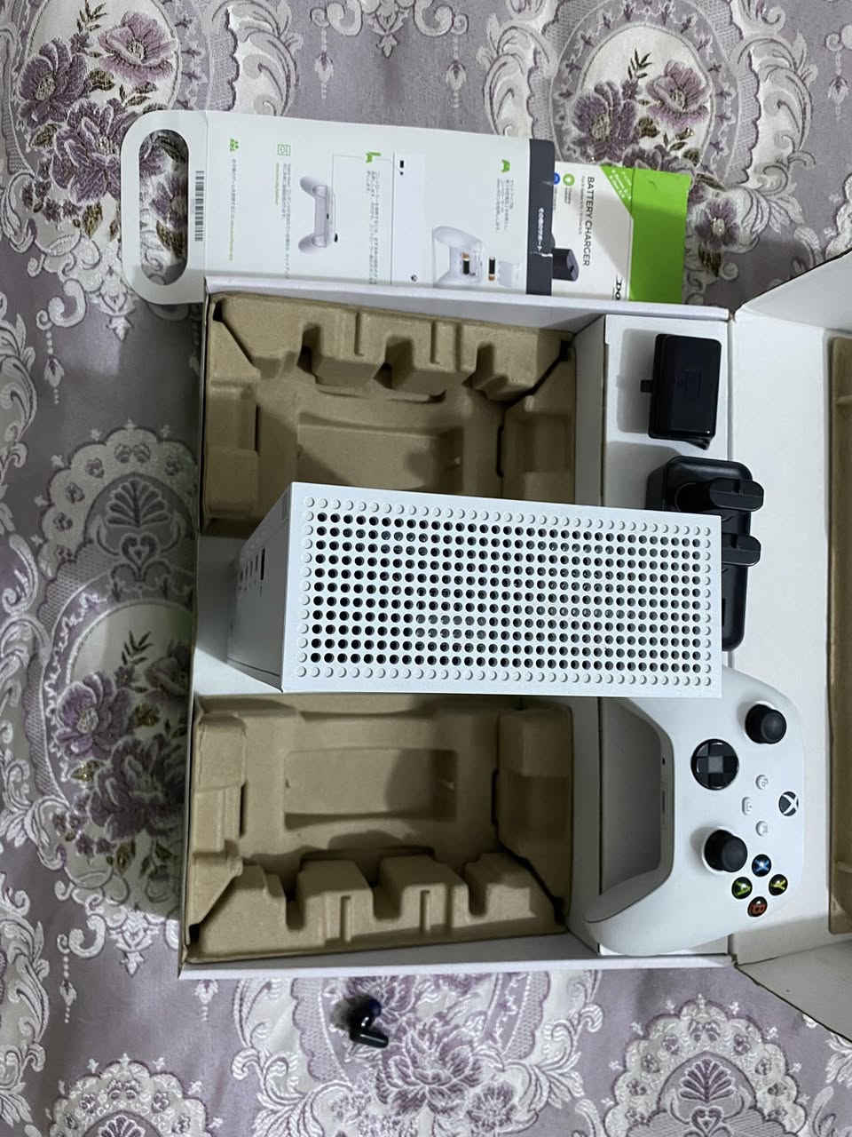 السلام عليكم جهاز اكس بوكس للبيع
الجهاز جديد استخدام قليل جداً إصدار الجهاز 2024 تختيم 18 لعبة بس مع كيم باص التمت وياه 10 الألعاب بدون اتصال إنترنت أو كيم باص الجوستك  مالتة الأصلية و بطاريات 🔋 عدد 3  ملحقاتة كاملة سعر الجهاز 350 للاستفسار ***********
