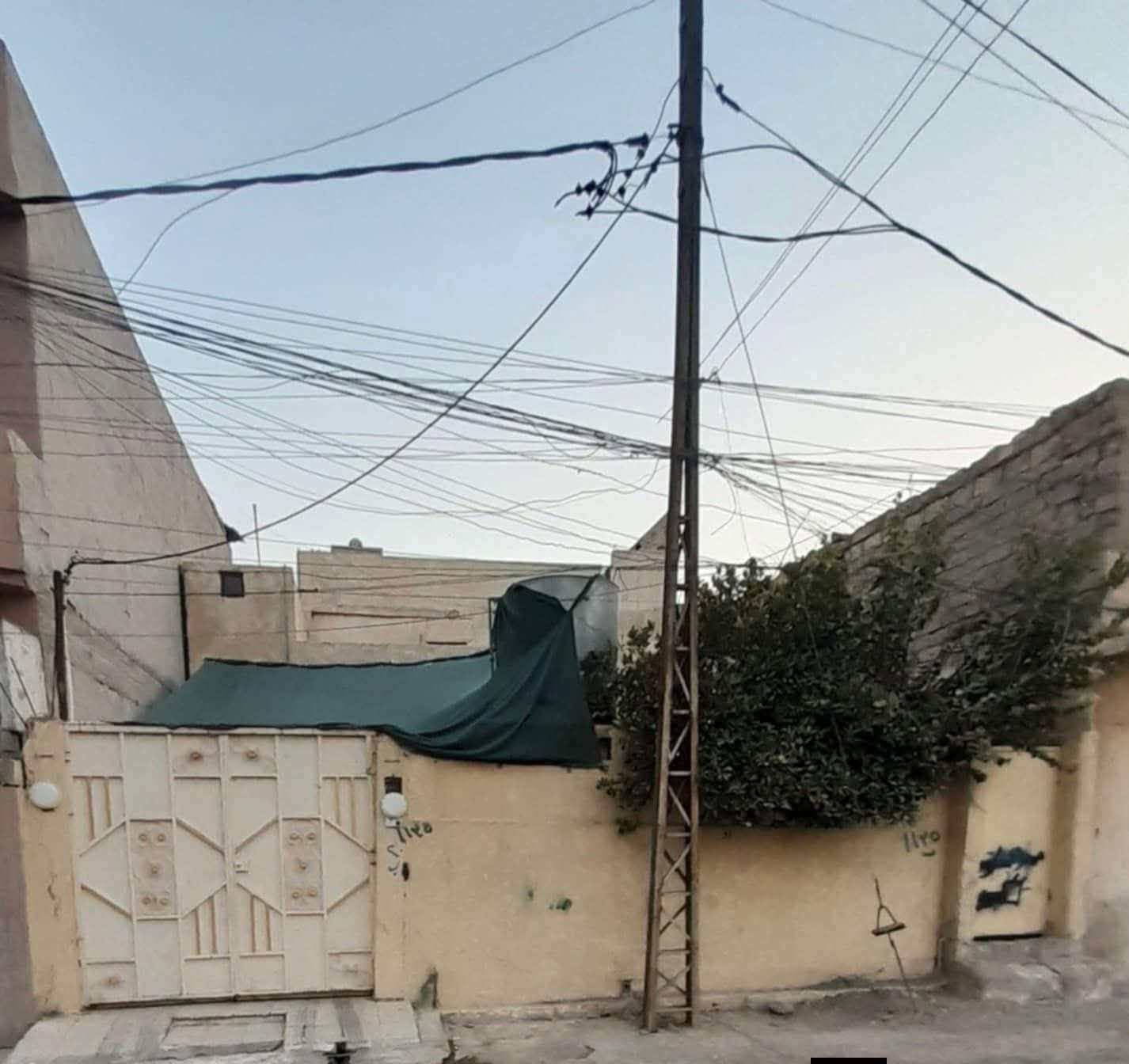 سلام عليكم
دار للبيع  (دار سكني )

الموقع : حي التحرير سايدين آل البيت 

مساحة 200 م طابقين
بناء قديم
خدمات قريبة كلشي موجود يمه

أقرب نقطة دالة : الفرع مقابل الصيدلية

السعر والاستفسار خاص او الاتصال عل رقم : ***********
***********
