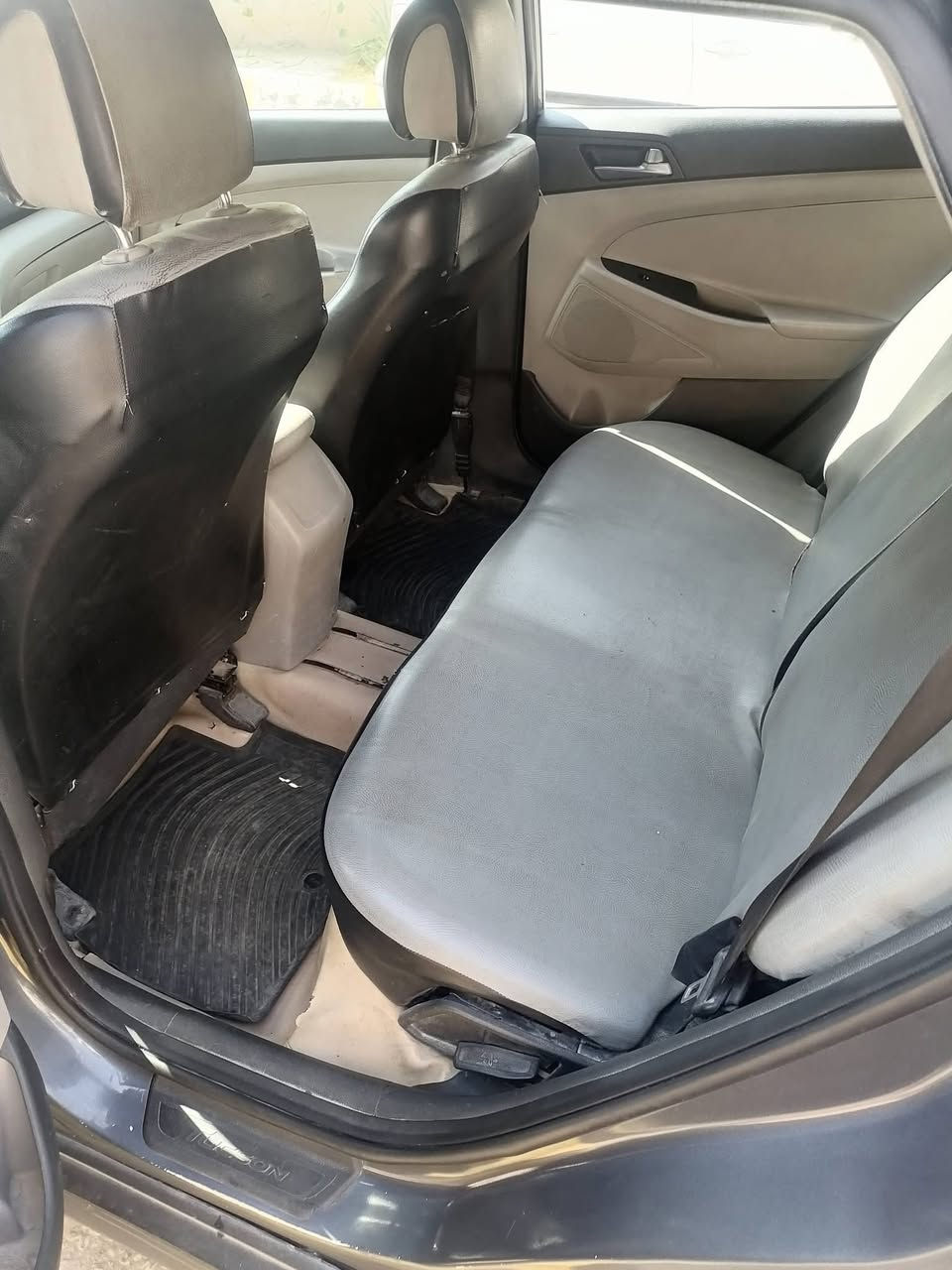 السلام عليكم للبيع او مراوس توسان موديل ١٦ رقم ميسان حره وارد امريكي بسمي ضرر بامريكا بابين خلف السايق للاستفسار الاتصال على الرقم *********** او***********
