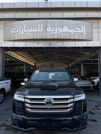 🔹السلام عليكم🔹 🏮تيوتا لاندكروز 🏮٢٠٢٥🏮 🏮في اكس ار VXR 🏮ماشية ٤٥٠ كم 🏮سا...