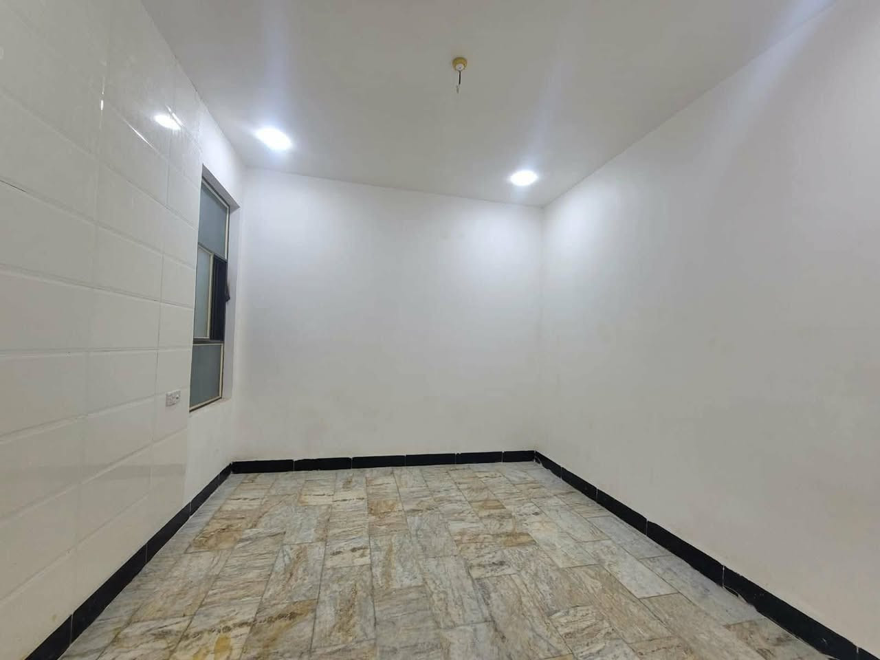 دار البيع  حي العسكري  مساحه 100م  طابقين
 خلف صيدليه رتاج الموصفات  محجر جام  ببيبان ببسي  
صب كونكريت  رضيه مرمر 
 يحتوي ع 3غرف نوم 
مطبخ 
صحيات 
منور 
ستقبال 
صاله 
بيت جاهز السكن  الستفسار ع رقام ***********
***********
