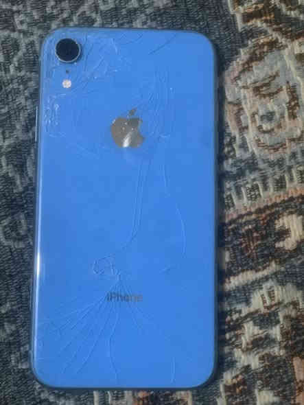 السلام عليكم 
ايفوان اكس ار الذاكره ٦٤ 
البطاريه :٧٧
الفيس ايدي شغال 
الجهاز تاخذه تفحصه حاسبه ما مفتوح لوك بعده
بس الضهر مفطور موضح بل منشور 
السعر :٢٠٠ او بيه مجال 
***********
