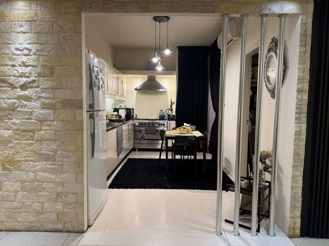 شقه محدثه للبيع
مع الاثاث
***********
