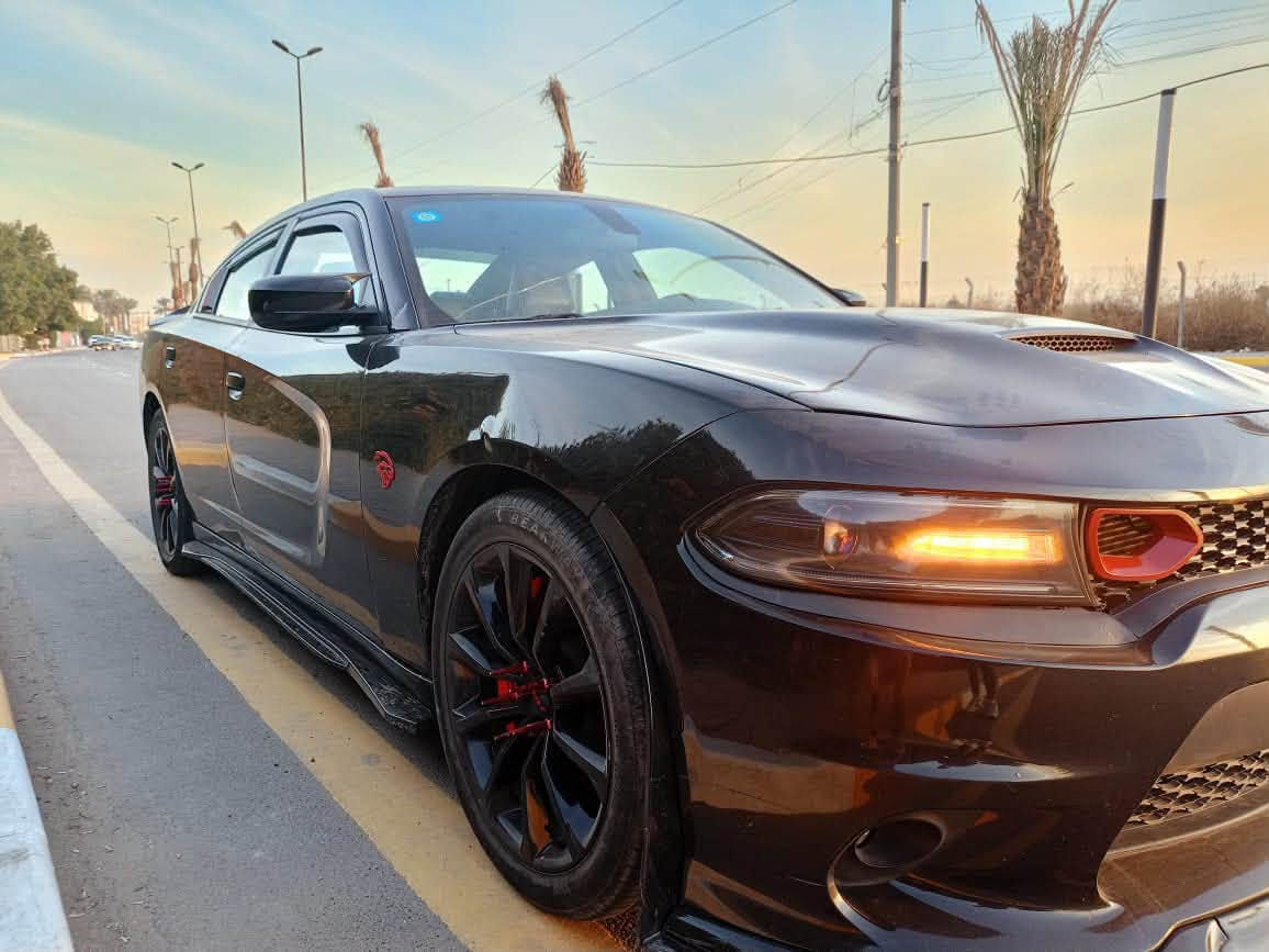 جارجر موديل 2020 SXTحادثها جاملغ وبنيد محدثة GT
يعني صبغ بنيد وجاملغين امامية 
السعر ١٩٥ وبيها مجال 
مكانها بغداد حي الحسين 

***********
