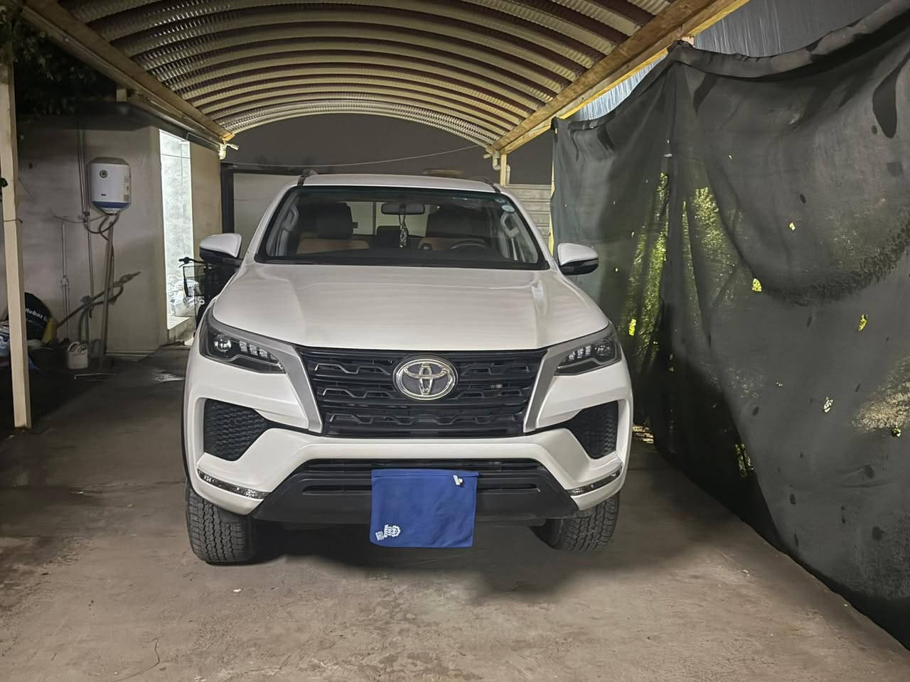 السلام عليكم
سياره Fortuner للبيع 
موديل 2024 مكفوله كفاله عامه ماشيه اقل ال23 الف 
هاي صورها باقي تفاصيل اتصال فقط على رقم ***********
