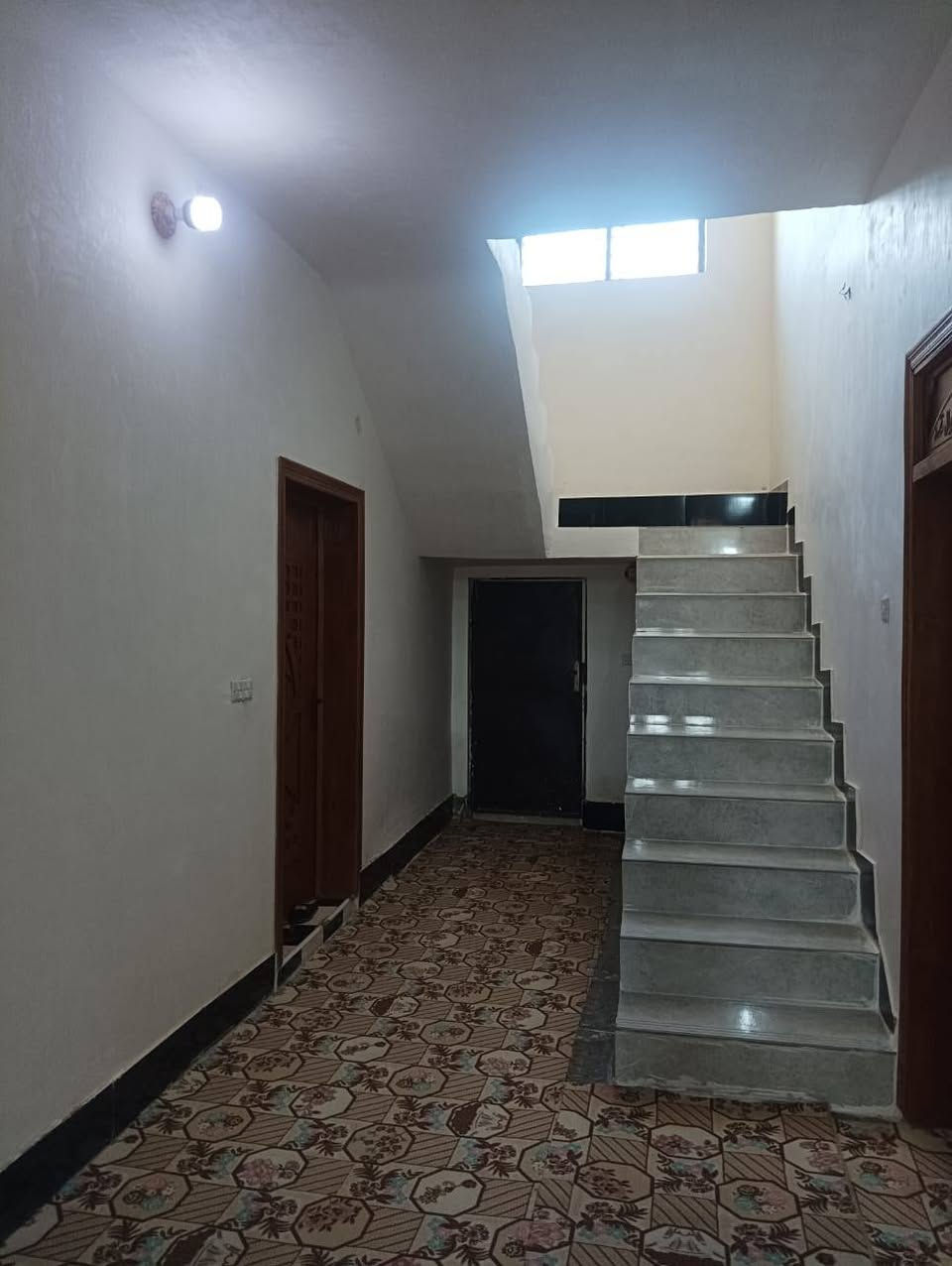 السلام عليكم من بعد اذن مدير الكروب المحترم دار للبيع طابو زراعي سند ٢٥ حي الحسين الباشية قرب طالب حكيم ابو عبدالله المساحة ٢٥٠م البناء طابوك السقف صب كونكريت البيت كامل من كلشي شغل درجة أولى ومتعوب عليه السعر ٧٥ وبيه مجال للإتصال *********** اخوان مكلف بالنشر هذا رقم صاحب الدار وبالعافية على الي يأخذه
