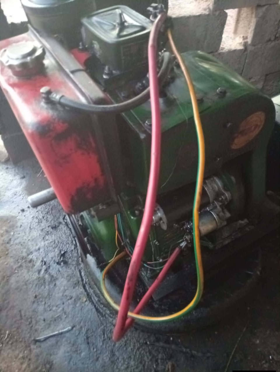 السلام عليكم مولد هندي شغال  للبيع واحد بستم سلف وهندر
السعر 700وبيه مجال  الشراي يتصل على هذا الرقم ***********
