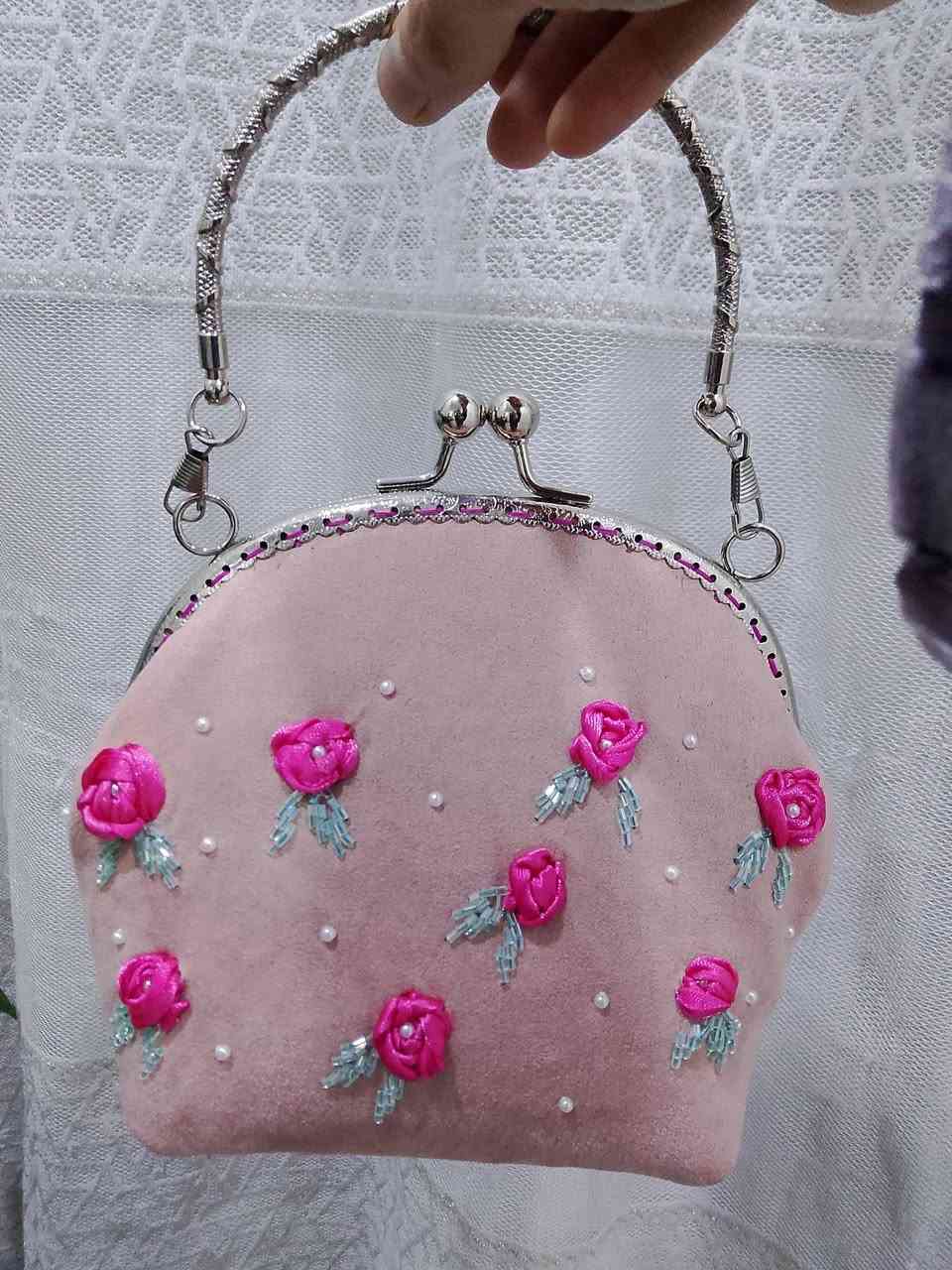کاری دەستی و چنین بەخواستی خۆت 🌺🎀🪡🧶 جل وبەرگ و جانتا 👛 تاک و جیاوازبە


**إذا كنت صاحب هذا الإعلان وتريد حذفه لأي سبب، رجاءا أرسل رسالة إلى الدعم الفني**