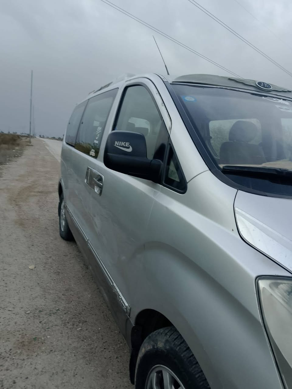 سلام عليكم 
ستاركس موديل 2009
رقم بغداد  بسمي السياره خير من الله  
مكفوله محرك مفتوح قبل شهر جفته نفض كله جديد وبم جديد 
غرفتها بلاديه تخم تاير  مال جناي السياره  صدرها نص عمره
تبريد فول 
عارضها ب 140وبيها مجال 
واذا اكو مراوس بنيسان ثليثيه زعره هم يرهم 
مكاني ابوغريب الحمدانيه  ***********هذا رقمي  وسونار موجود
