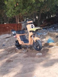 دراجه R9 للبيع لون صحراوي 5بطاريات وينلي جديد ملف 1500 شاحنه بيها وشحن...