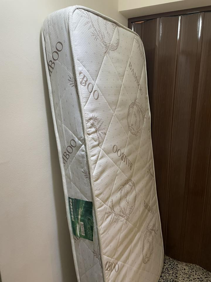 السلام عليكم 
للبيع دواشك عدد ٢ 
قياس ١٩٠*٩٠ ارتفاع ٢٠ مستعملات كلش كلش نظيفات و مغلفات بالنايلون 
صناعة تركية سبرنك  
السعر ٧٥ الف للدوشك
مكاني بغداد حي الجهاد 
***********
