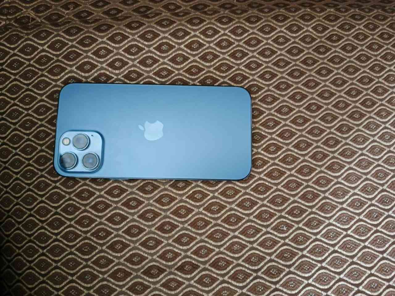 ايفون12برو ماكس  ممبدل بي شي نضافه %100 زلغ ما بي نموذج M البطاريه 79الصليه  السعر 500مكاني الشعب رقم المبايل ***********
