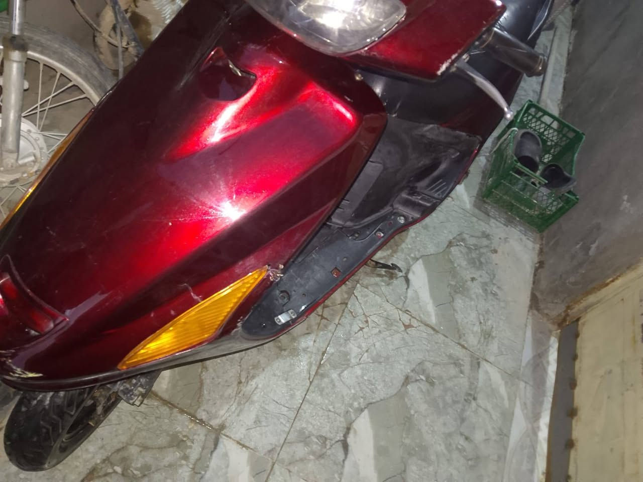 السلام عليكم  دراجه للبيع جاهزه من كل شي سلف هندر تايرات جدد كهربائية شغاله ما بيها كسر مستعجل ع بيعتها سعر 325 بيها مجال ديوانيه حي حظاره  ***********
