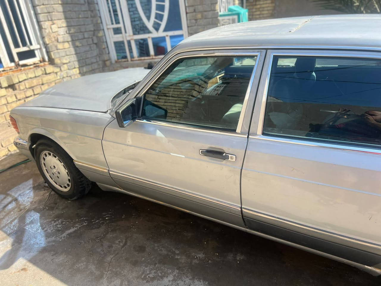 اسلام عليكم سيارة للبيع مارسدس موديل 84 جانبو رئاسي مكينة ثنين ونص بطة  كشرتة حلوة مثل ماموضح  كهربائيات شقالة  للتصال  ***********
