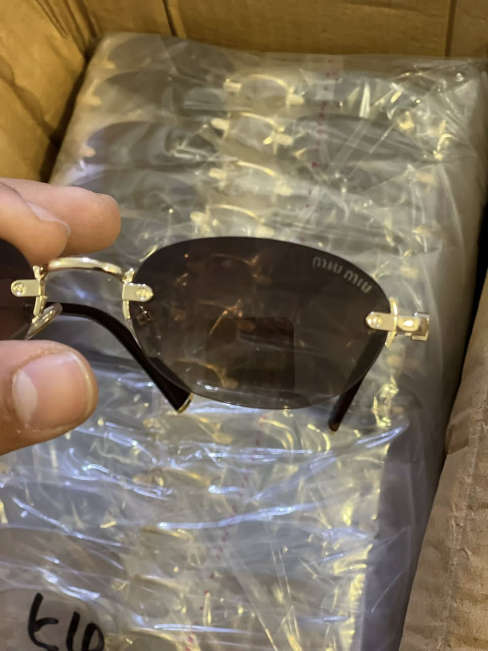 ملاحظه العدد ٩٣ قطعه 
السلام عليكم نضارات ماركة miu miu
السعر ٣ الاف للقطعه  شكد تريد ماكو مشكله 
الحجز برصيد


**إذا كنت صاحب هذا الإعلان وتريد حذفه لأي سبب، رجاءا أرسل رسالة إلى الدعم الفني**