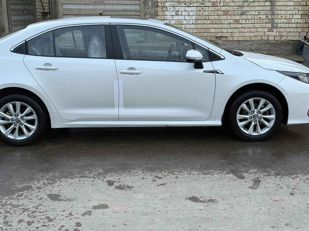 السلام عليكم كورلا خليجي بانزين فقط رقم أربيل 
موديل 24 ماشيه 14 الف قابله للزياده 
فول مواصفات سعر 185فقط اتصال *********** كفاله السياره فقط كسر زغير بالدعاميه الخلفيه ممبين  😎
