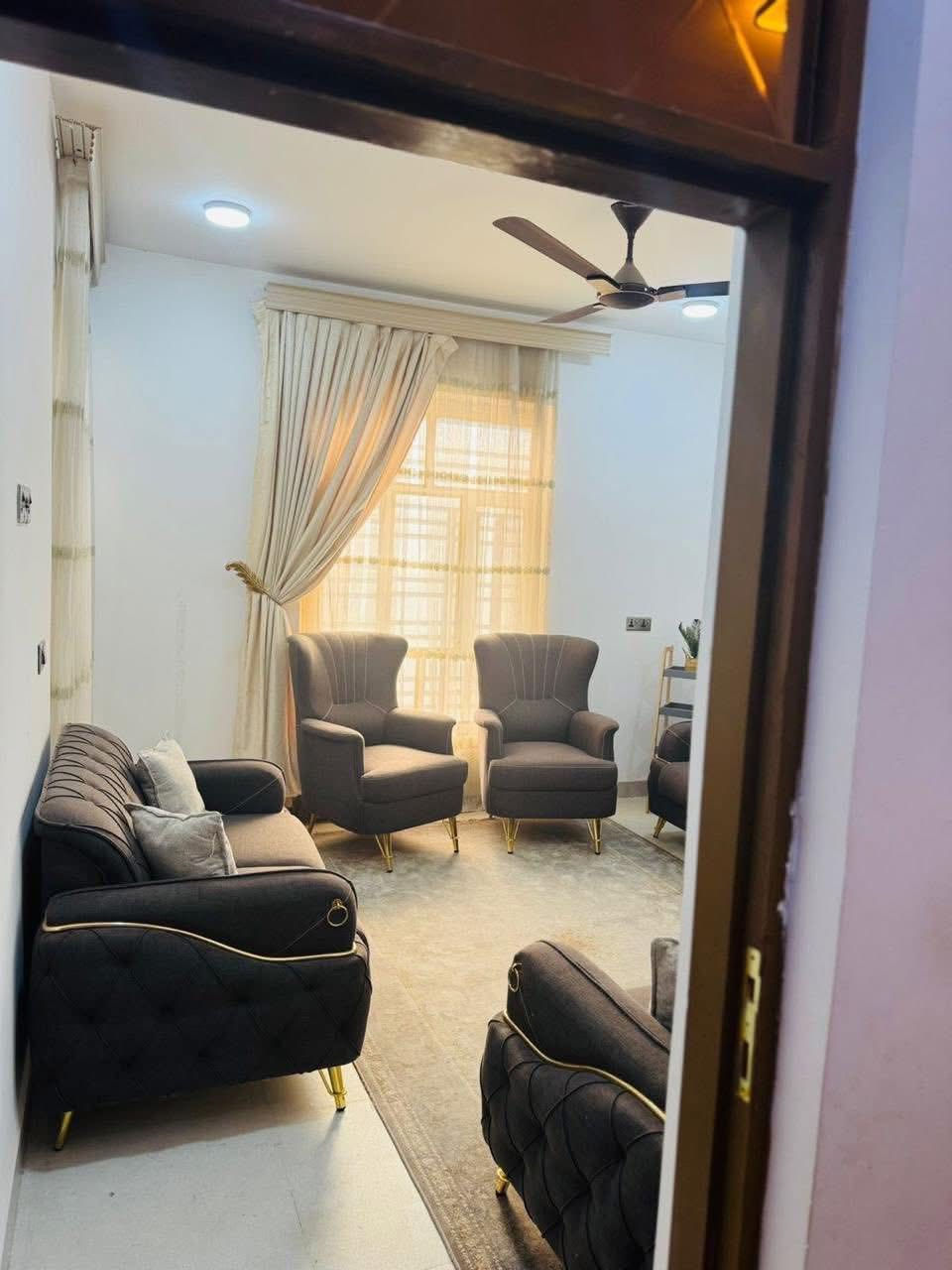 🛑 دار سكني  للبيع 🛑 
المنطقة :  حي الحضاره   🚩 
اقرب نقطه ؛منطقه النسر
المساحه :  105✅  ركن

التفاصيل :  طابقين كونكريت مسلح بناء حديث
    
الطابق الاول🛑 غرفة وصالة ومطبخ  وصحيات داخليه وخارجيه وستقبال 
الطابق الثاني؛غرفتين وصاله وسطح

للاستفسار 
     مراجعة مكتب رسول الوزني للعقار  
الديوانية . حي الحضارة بداية شارع اسواق طيبة
 للمعلومات ولمزيد من التفاصيل ⬇️
       مراسلة الصفحة  
      او الاتصال
***********
