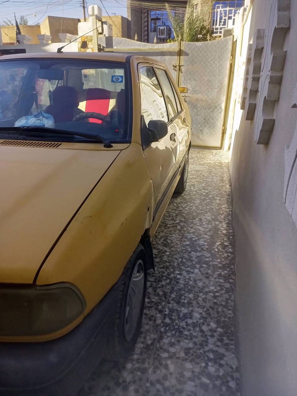 السلام عليكم سايبه موديل 15 للبيع باسمي داخله نضيف كير محرك مكفول صدر خير من الله بيه فطر بلشاصي الايسر ومصلح وبيها ضربه بجهت السايق مبينه بلصور السعر 32 وبيها مجال اللاتصال *********** متواجد فيس واتساب مكاني بغداد
