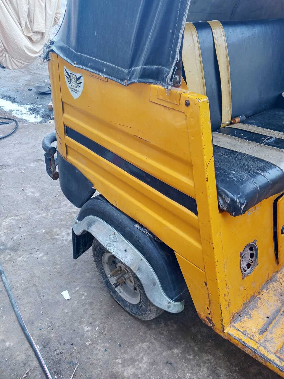 تيك توك اتول شغاله كامله قبل للشارع اوراق كامله السعر مليونين الا ربع مكاري بغداد موديل 18
***********
