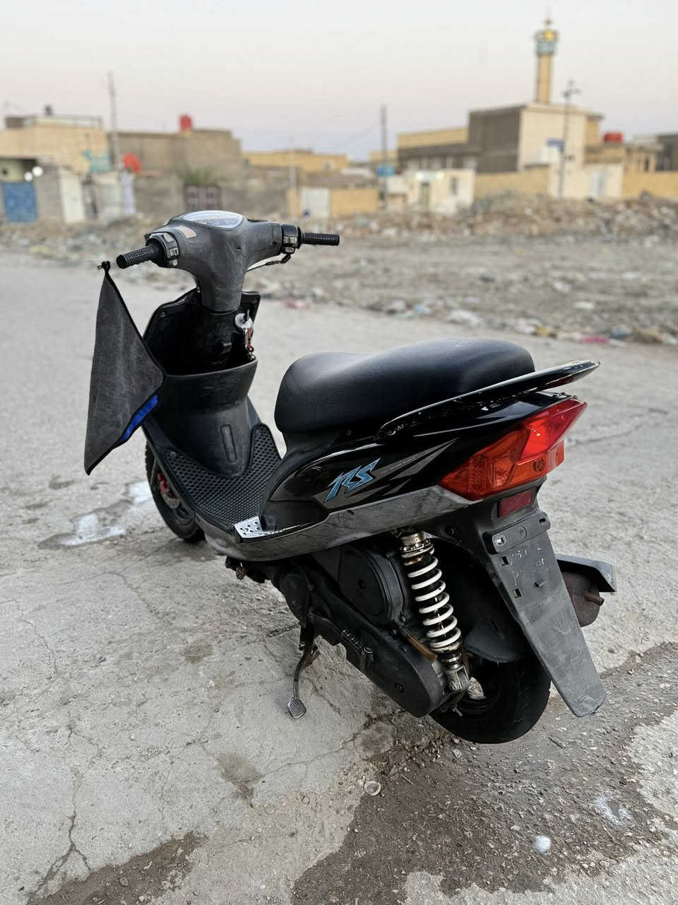 سلام عليكم ماكس عدله صاله اقل شهر من طالعه من الحاويه بيه دبل خلفي ومامي تزويد بلاد ويدات وبكليت تزويد برغي ما مفتوح مكاني سماوه رقم متواجد وتساب***********

