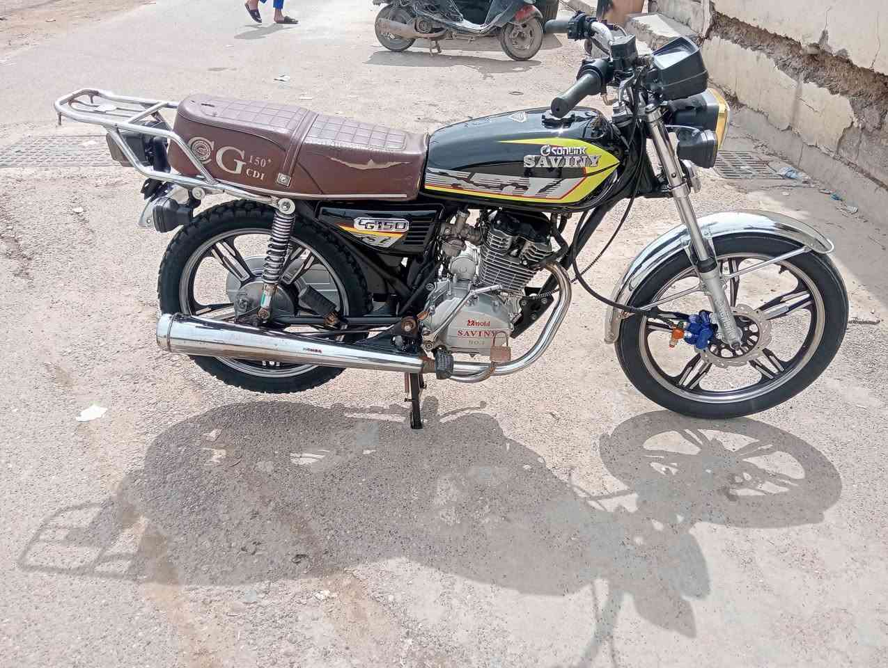 سلام عليكم دراجه للبيع المديل 2023دراجه كله شغاله المكان بغداد السعر 550وببه مجال  الرقم ***********
