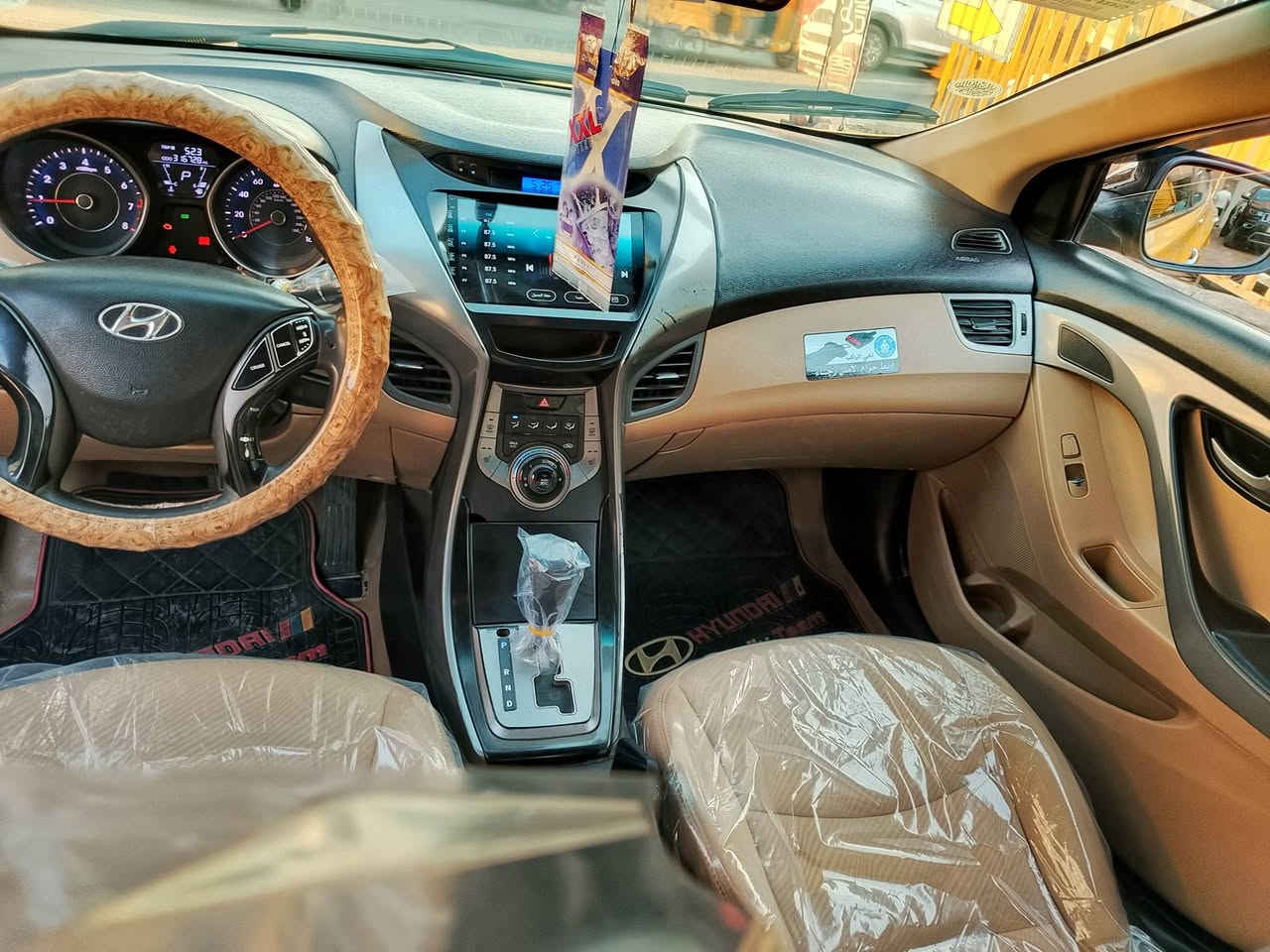 .السلام عليكم 
النترا للبيع موديل 13 
بي صبغ جملغ بنيد  رقم بغداد مشروع وطني تحويل ثاني 
سياره بلادي كير محرك تبريد مكينه كفاله 
تبريد ثلج 
دوخل نظيفه سياره حلو معنا الكمله بل عافيه 
محرك 1800 دوش
سعار سياره 90بي مجال شي بسيط 
العنوان بغداد بلديات نتصل وتدلل 
***********
