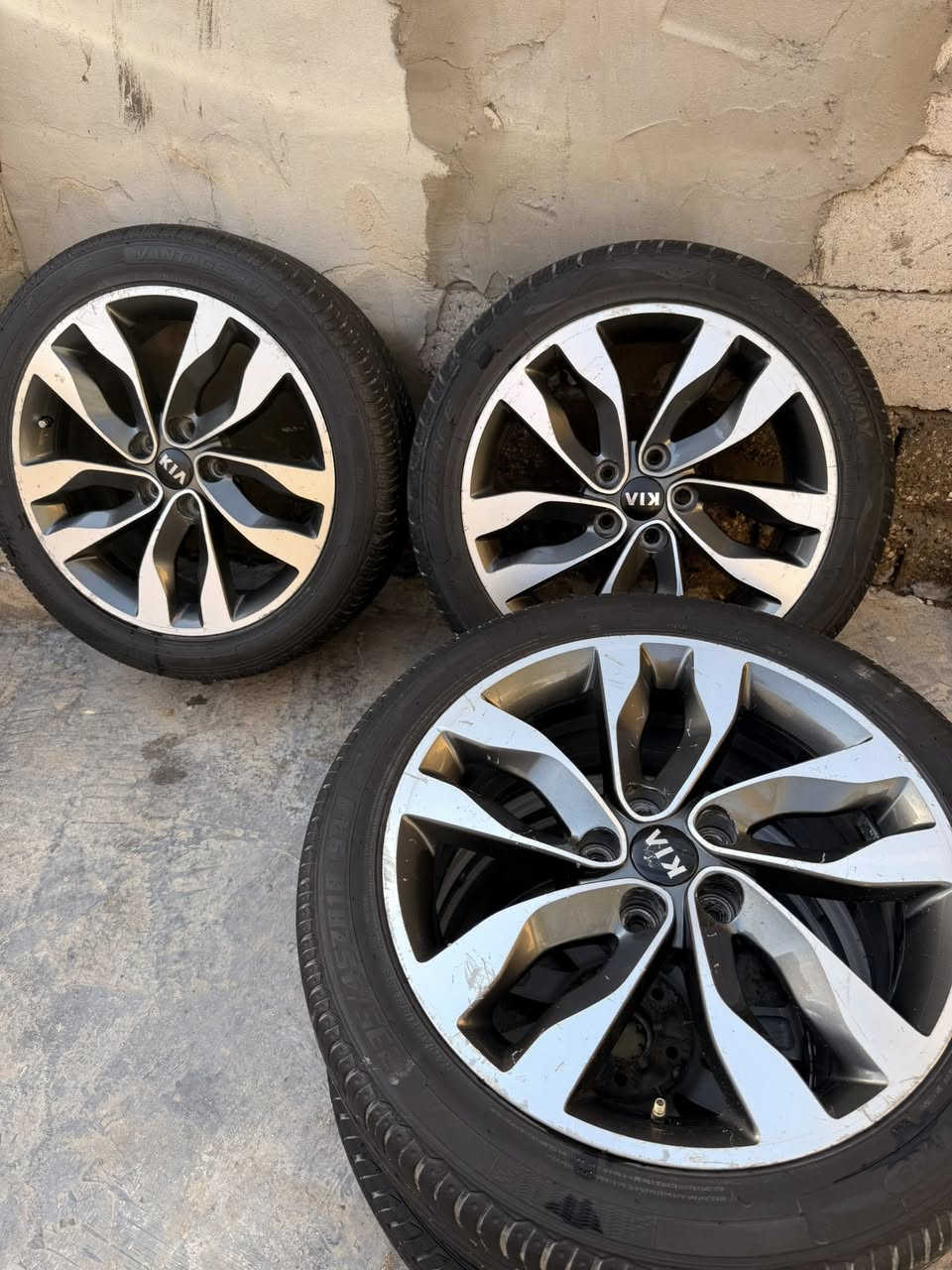 السلام عليكم تخم ويل ١٨ كوريات اصل من تجاري لاتصليح ولاعواج مكفولات مع تخم  تاير انتاج سنة٢٠٢٥ نضافه ٨٠بال١٠٠ مكاني حله شوملي 
***********
السعر ٣٥٠
