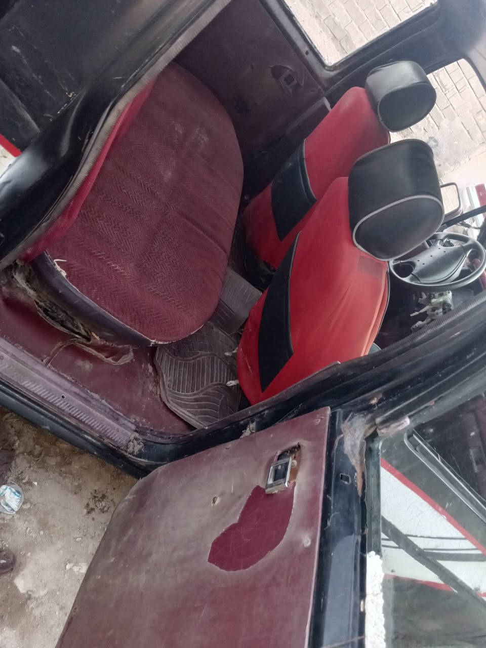 السلام عليكم نيسان للبيع رقم ذي قار السنويه منتهيه بل2022 تريد تحويل تريد وكاله عامه بكيفك ابو السنويه يمي بلزبير تخم تاير جديد محرك ونجي نضيف الكير نضيف بس مرات ما تجي نمرت البك سياره حلوه بلشارع سريعه وناعمه السعر 17 مكان السيارة البصره الزبير/‏‪***********‬‏
