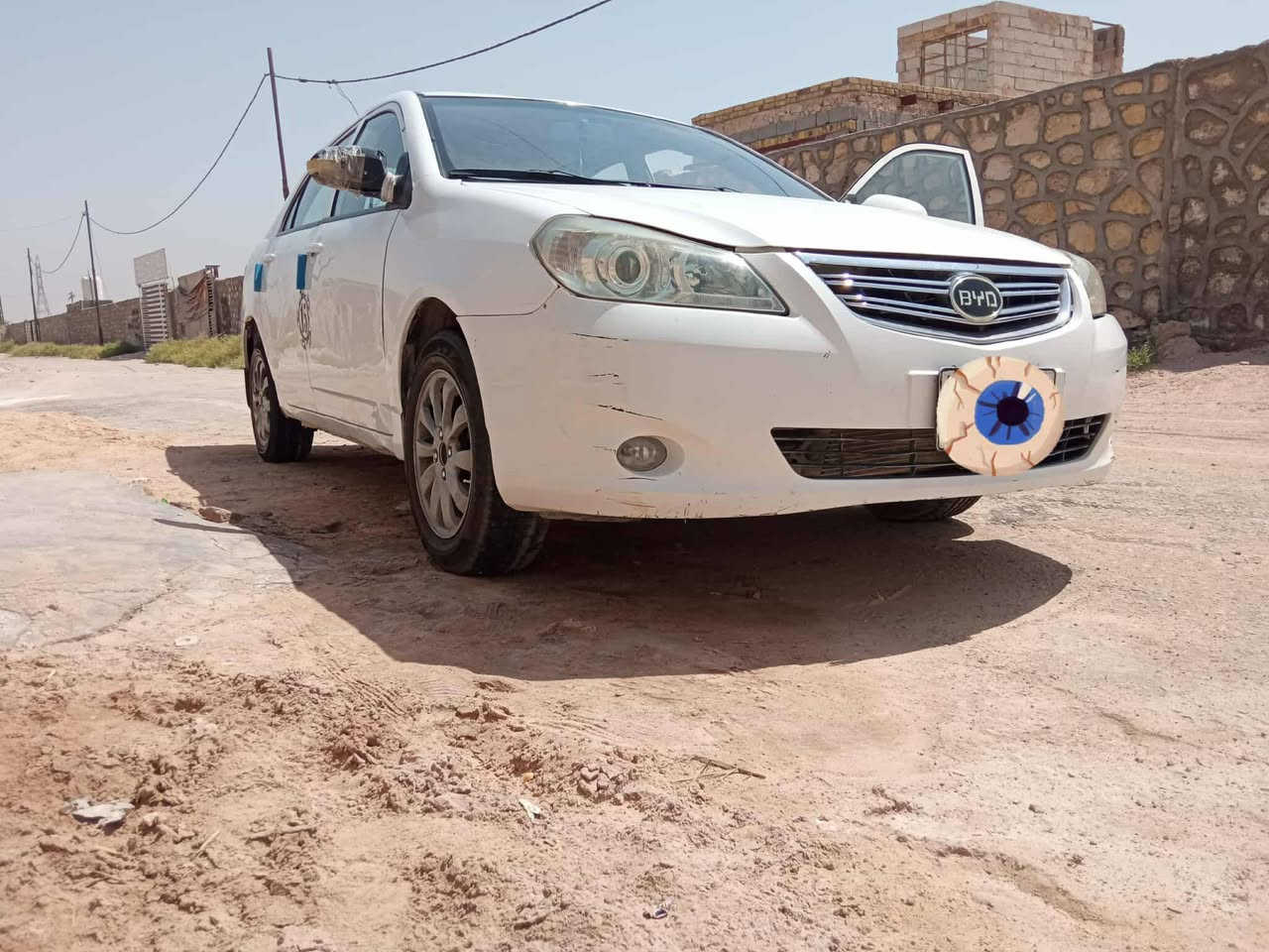 السلام عليكم بيوايدي. 2015
رقم بغداد  
سيارة صبغ عام بيهة ضربه بين الجنطه والجاملغ    مواصفاتها 
تحكم استيرن/مابيه تبريد /لايت عدسة كهربائي/ قماره/ //اربع نوافذ / حساسات خلفية شغالات

محرك وكير كلش نظيفات لاتنقيص 
ولاتبخير    سياره جديده شغل واطلع وين ميعجبك غرفة السيارة كلش نظيفة    عوزه دريمات كلهن ٢٥
مكان السيارة نجف  عمود 130  
السعر (41)$ ورقة وبيها مجال  متوازي كلش على بيع 
للاتصال ***********
