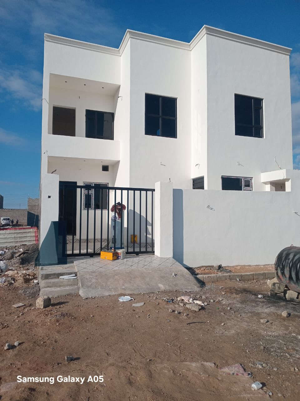 السلام عليكم بيت البيع حي الفرسان القريه الجامعيه
مساحه 100مربع 
سعره 45
رقم ***********
