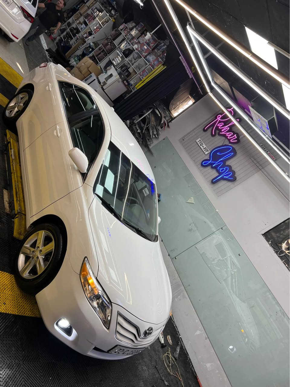 كامرى موديل ٢٠١٠ سه ياره كه يه ك ده سته گير مه كينه كاره بايات هه مووى گيانى به شه رت ته نها ١٠٠ هه زار حه قيقى رويشتيه به شه رتى كومپيته ر بئ ته حديل بئ قه پو قؤپ بئ شوخت  به ناوى خومه ٦ پستنى گيرو مه كنه نه كراوه ته وه ده نگو دوكه لى نيه له سه ر ده قى شه ريكه ماوه ته وه ته زره و قه پو قولى سه قفى نيه سحرى ١٤٣ كه مه ك مجالى تيدايه *********** له هه وليرم أربيل, العراق
