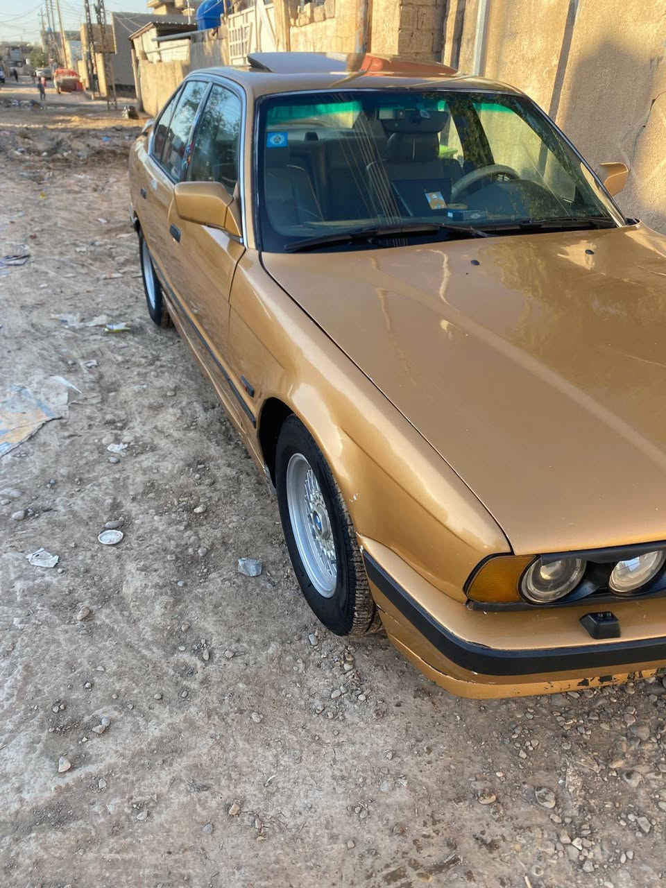 BMWمسكر 
للبيع موديل 91
محرك مسكر  
كير اوتوماتيك
فول مواصفات 
سيارة مكفولة من الضربة 
صبغ عام لجمالية فقط 
كير و محرك مكفولة 
طخم تايرات جديد
كشن جلد 
كشن كهربائي  
4 جام كهرباء
فتحه
صدر خلفي امامي جديد 
كهربائيات كلهه شغله 
سيارة حيل نضيفه 
السعر 57وبيه مجال 
***********  بغداد المحموديه
