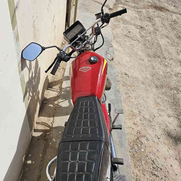 السلام عليكم دراجه سيفان موديل 21  مفتوحه والدراجه خير من الله والنضافه مثل ماموضح بالصور نضيفه السعر 400 الف وبيها مجال بسيط للإستفسار الأتصال على هذا الرقم(***********)
