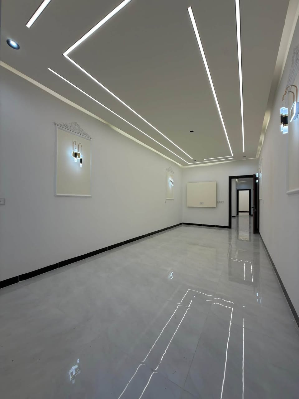 بسم الله الرحمن الرحيم
السلام عليكم ورحمة الله وبركاته

🏡 للبيع: 3 دور تونات زيرو

📍 الموقع: تكريت – الديوم – منطقة الـ12 ألف، قريب وعلى شارع 30 متر تبليط

📐 مساحة كل دار: 210 متر مربع

* الواجهة: 7 متر

* النزال: 30 متر

🔹 تفاصيل الدار:

* 4 غرف نوم

* استقبال

* مطبخ

* كراج

* مجاميع صحية

✨ المواصفات والتشطيبات:

* تنفيذ فاخر وشغل متقن

* واجهة حجر حلان أخضر

* تشطيب ملكي متكامل

* أرضية بورسلين هندي

* سحب مودرن

* نظام صحيات دفن

* نظام تصريف متكامل

* جودة عالية وتشطيب راقٍ

📞 للاستفسار والاتصال:***********
