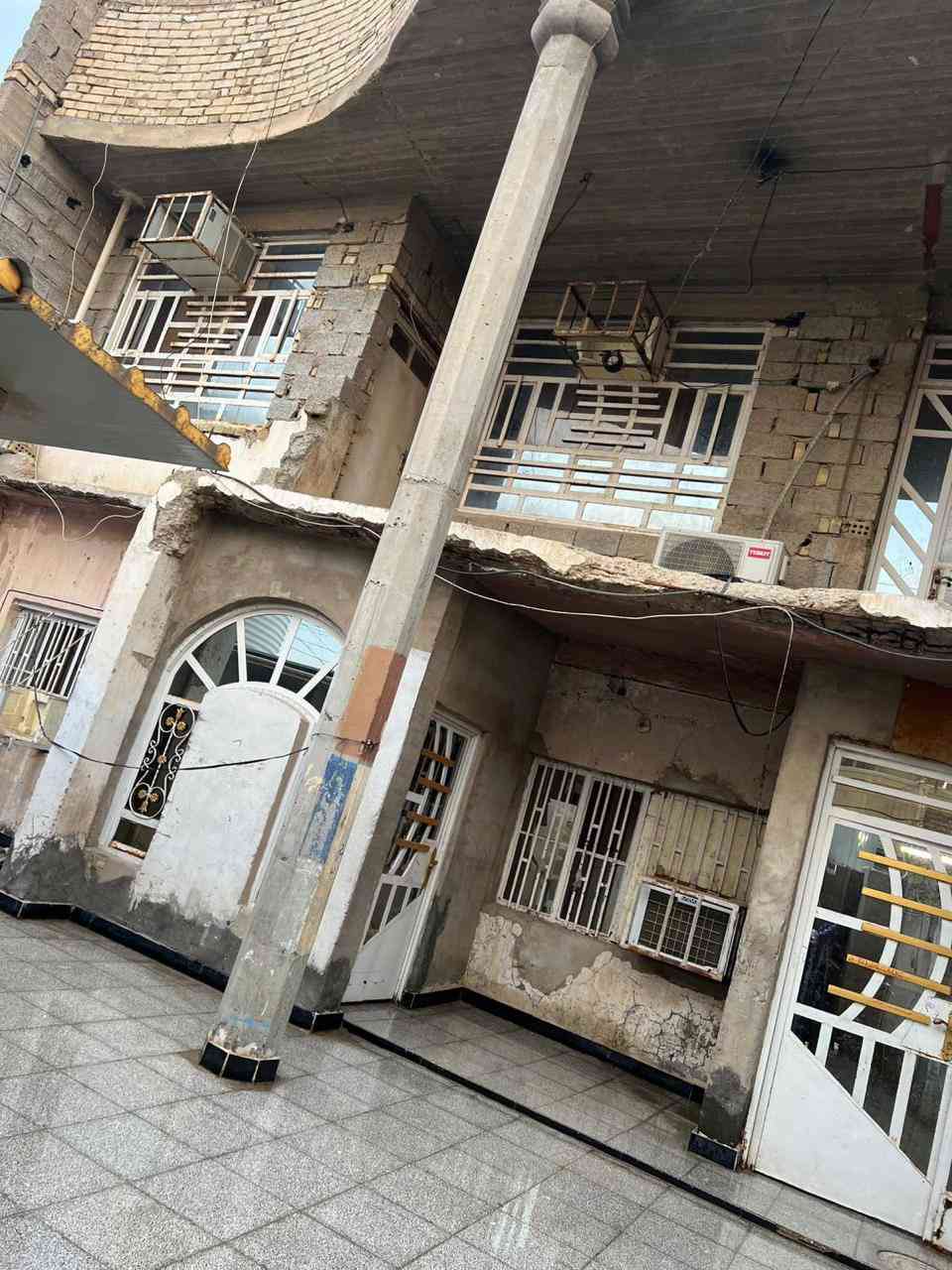 السلام عليكم 
للبيع بيت ٢٠٠ متر طابقين بل ٧٠٠٠ ع بره ***********
