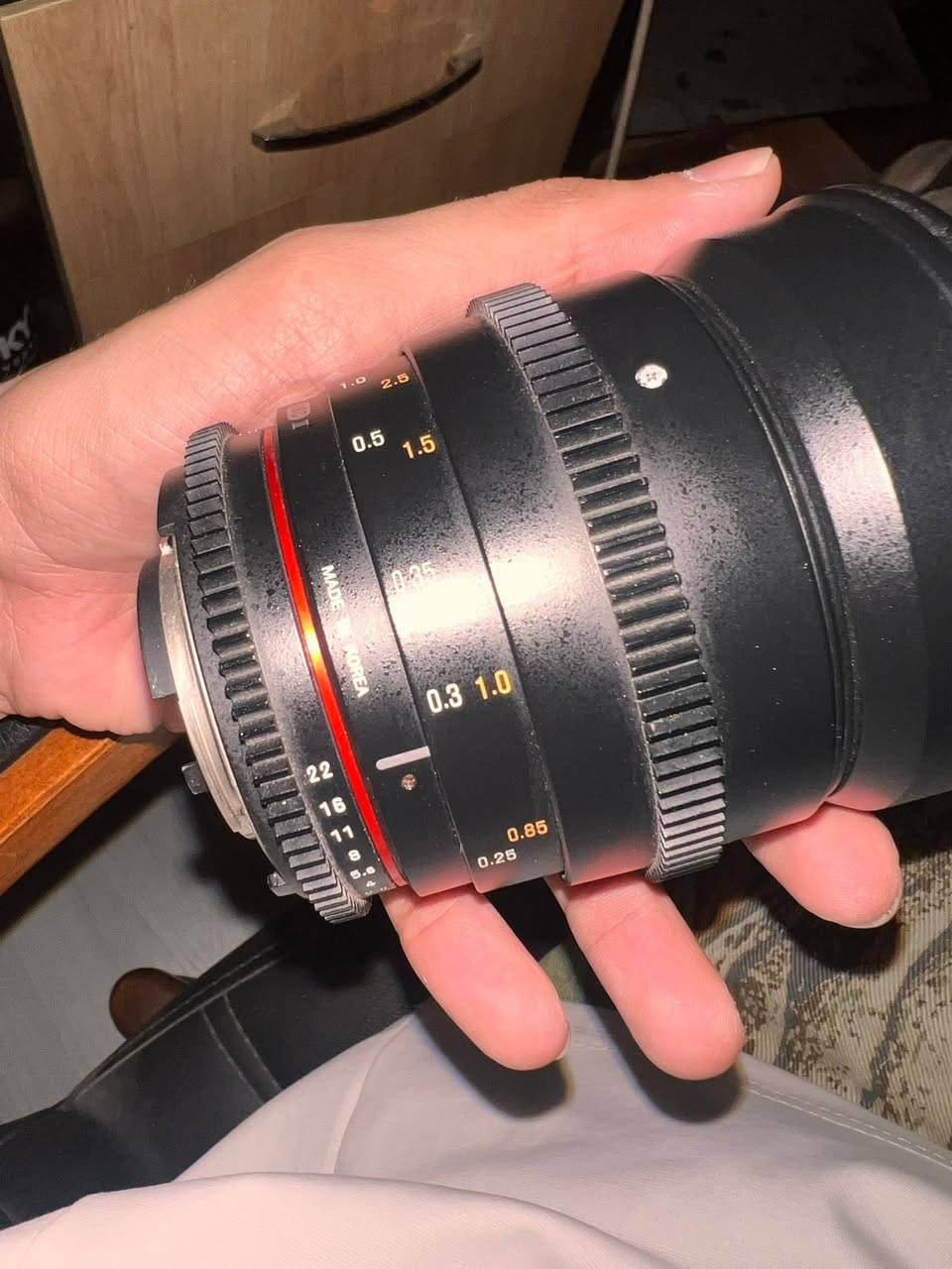 السلام عليكم 
عدسة ساميونگ للبيع 
البعد 24mm T1.5
سينمائية F mount 
*********** للتواصل واتساب
